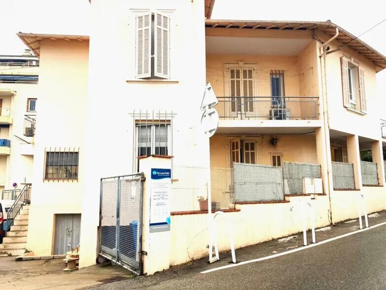 Industriel/Logistique dans Cannes à vendre - Photo de l’immeuble – Image 3 sur 10