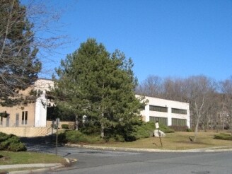 704 Executive Blvd, Valley Cottage, NY à louer Photo principale– Image 1 sur 36