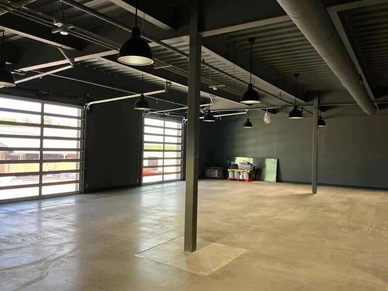 481 Winscott Rd, Benbrook, TX à louer - Photo de l’immeuble – Image 2 sur 28