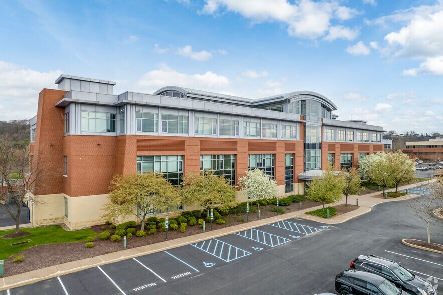 385 E Waterfront Dr, Homestead, PA à vendre - Photo principale – Image 1 sur 5