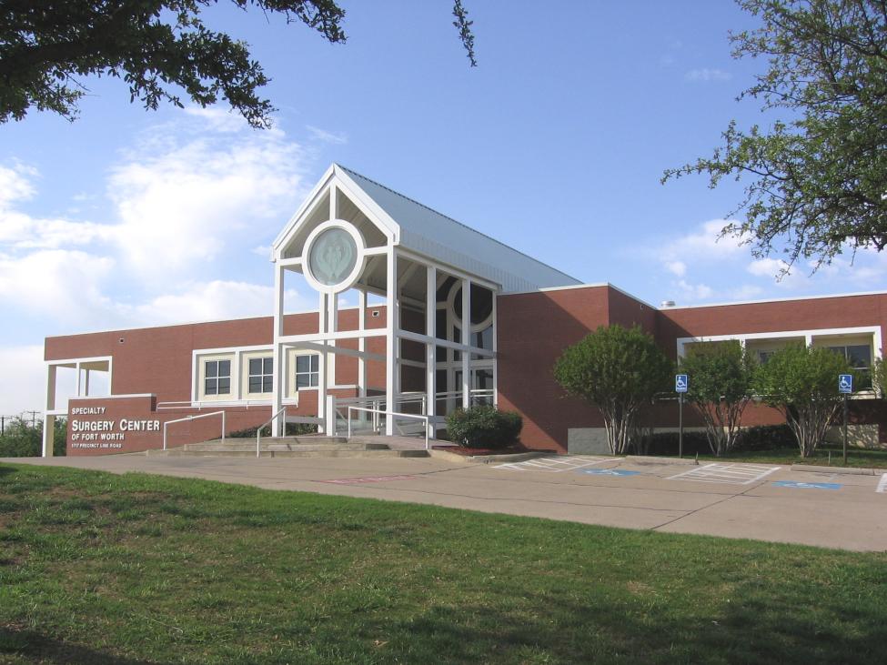1717 Precinct Line Rd, Hurst, TX à louer Photo de l’immeuble– Image 1 sur 15