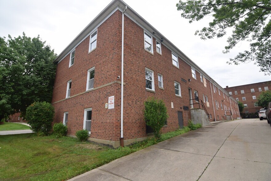 2646 Noble Rd, Cleveland, OH à vendre - Photo de l’immeuble – Image 3 sur 14
