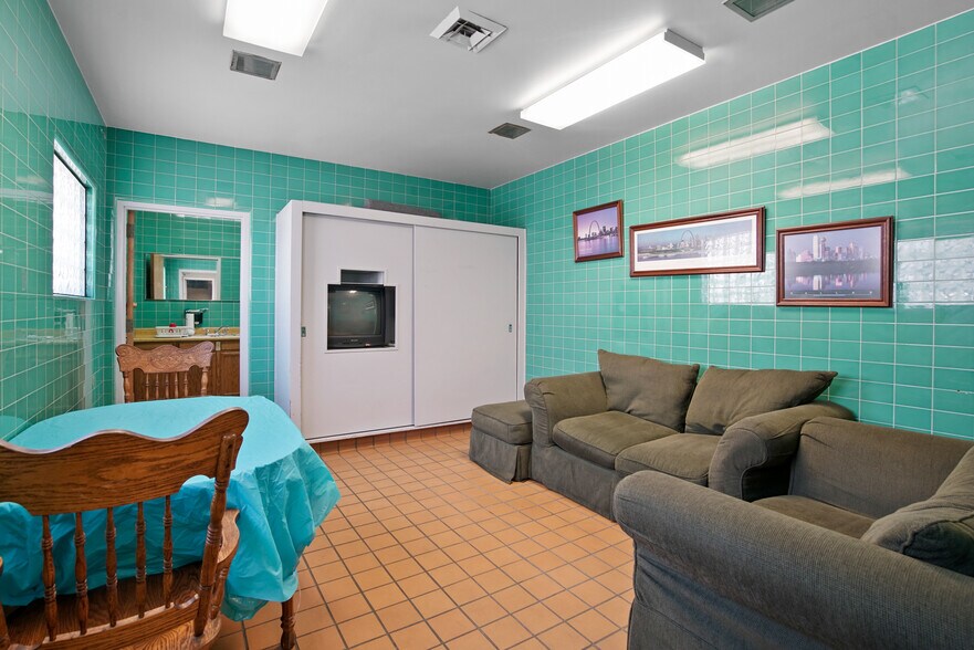 2001 S Vermont Ave, Los Angeles, CA à louer - Photo de l’immeuble – Image 3 sur 10