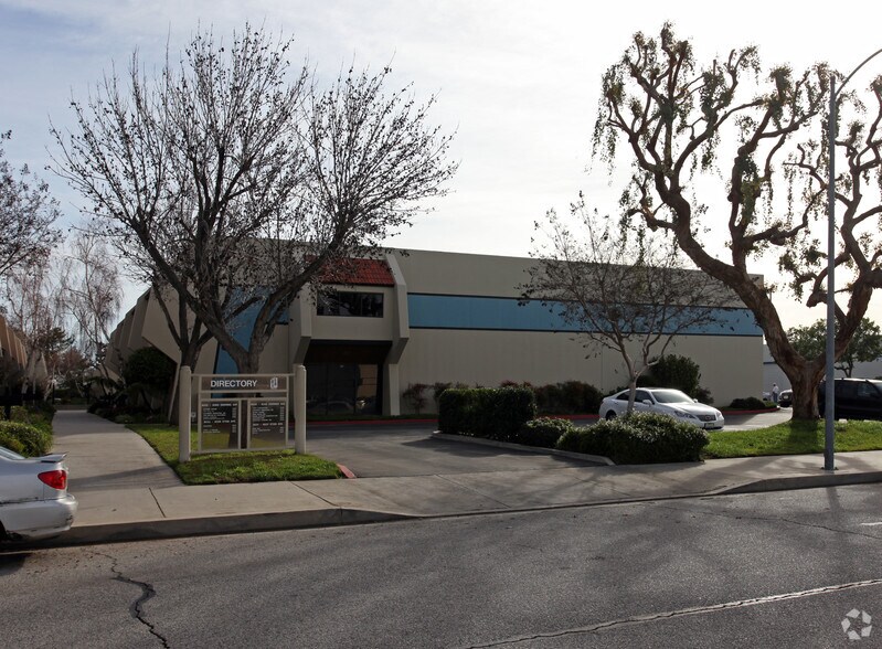 9230-9242 Deering Ave, Chatsworth, CA à vendre - Photo de l’immeuble – Image 2 sur 4