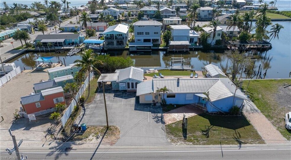 4673 Pine Island Rd NW, Matlacha, FL à vendre - Photo principale – Image 1 sur 17