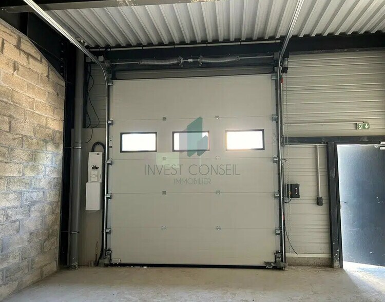 Local d’activités dans Épinay-sur-Seine à louer - Photo de l’immeuble – Image 2 sur 9