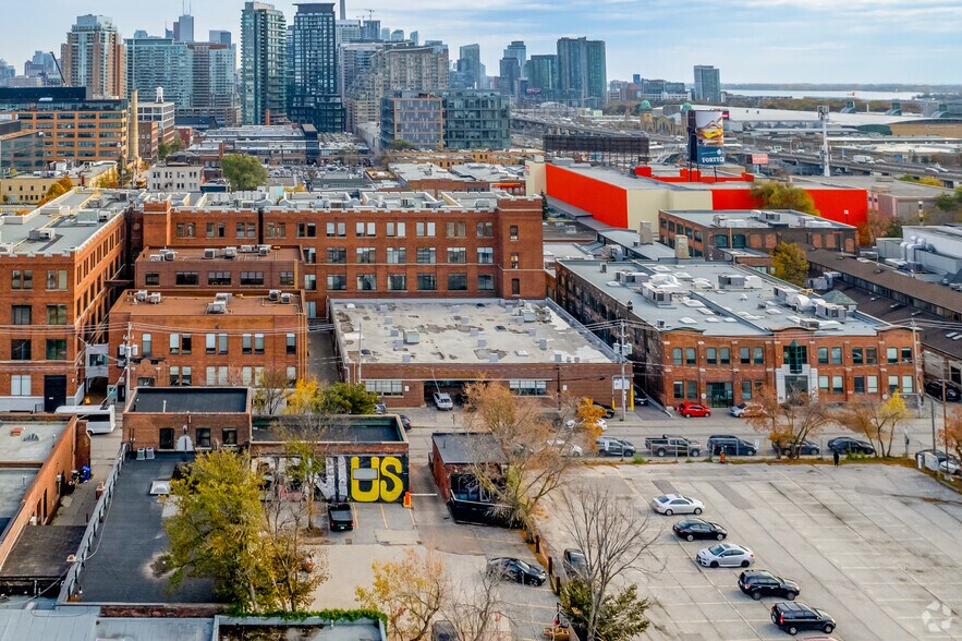 41 Fraser Ave, Toronto, ON à louer - Aérien – Image 2 sur 13