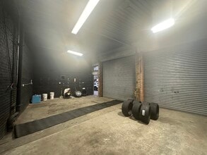 64-01 Myrtle Ave, Ridgewood, NY à louer Photo intérieure– Image 2 sur 4