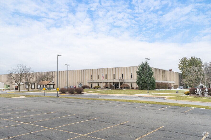 1062 MacArthur Rd, Reading, PA à louer - Photo de l’immeuble – Image 3 sur 14