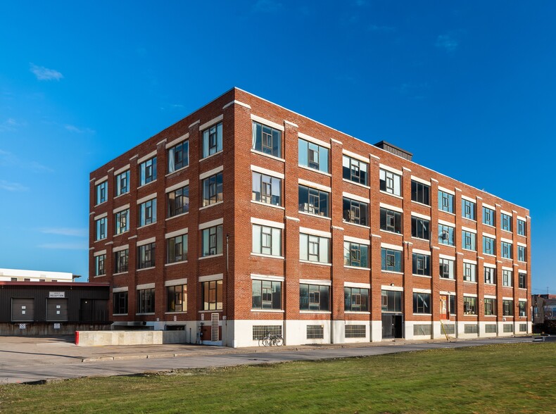 6829-6845 Av de l'Épée, Montréal, QC à louer - Photo principale – Image 1 sur 13