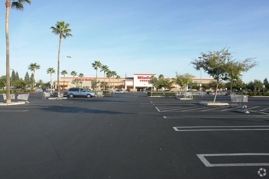 4416-4500 W Shaw Ave, Fresno, CA à louer - Photo principale – Image 1 sur 2