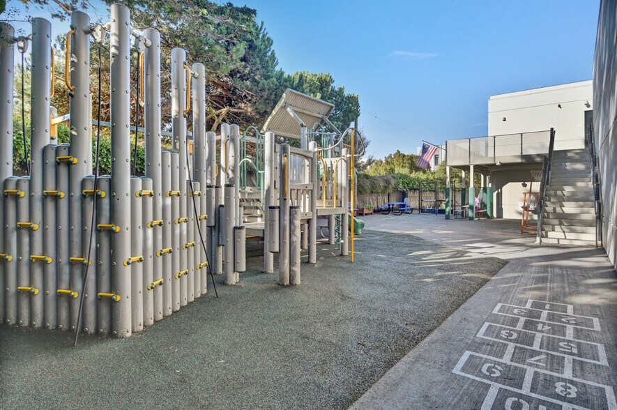 645 14th Ave, San Francisco, CA à louer - Photo de l’immeuble – Image 3 sur 5