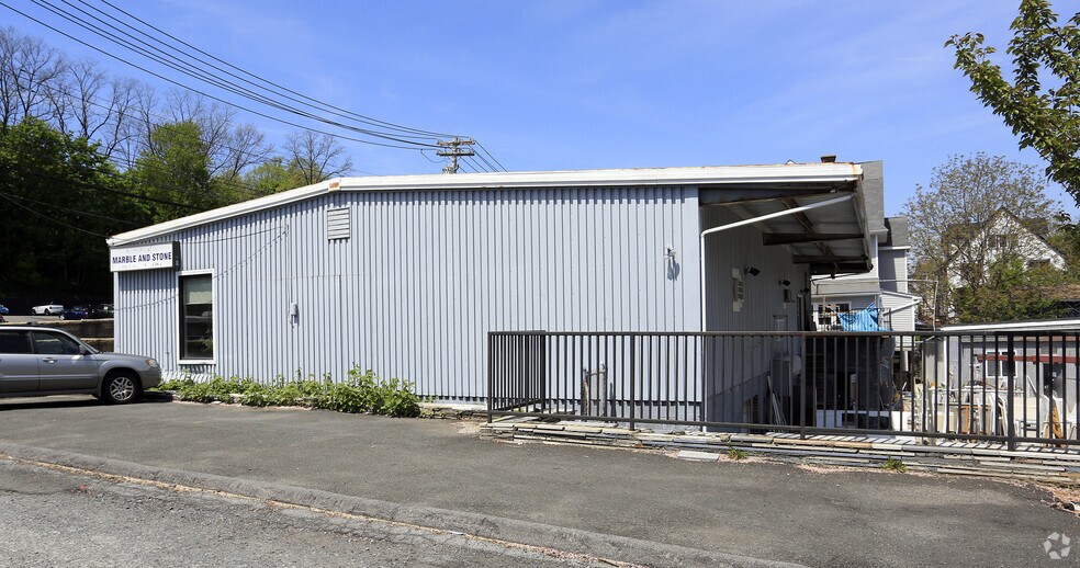 560 Tarrytown Rd, White Plains, NY à vendre - Photo de l’immeuble – Image 3 sur 48