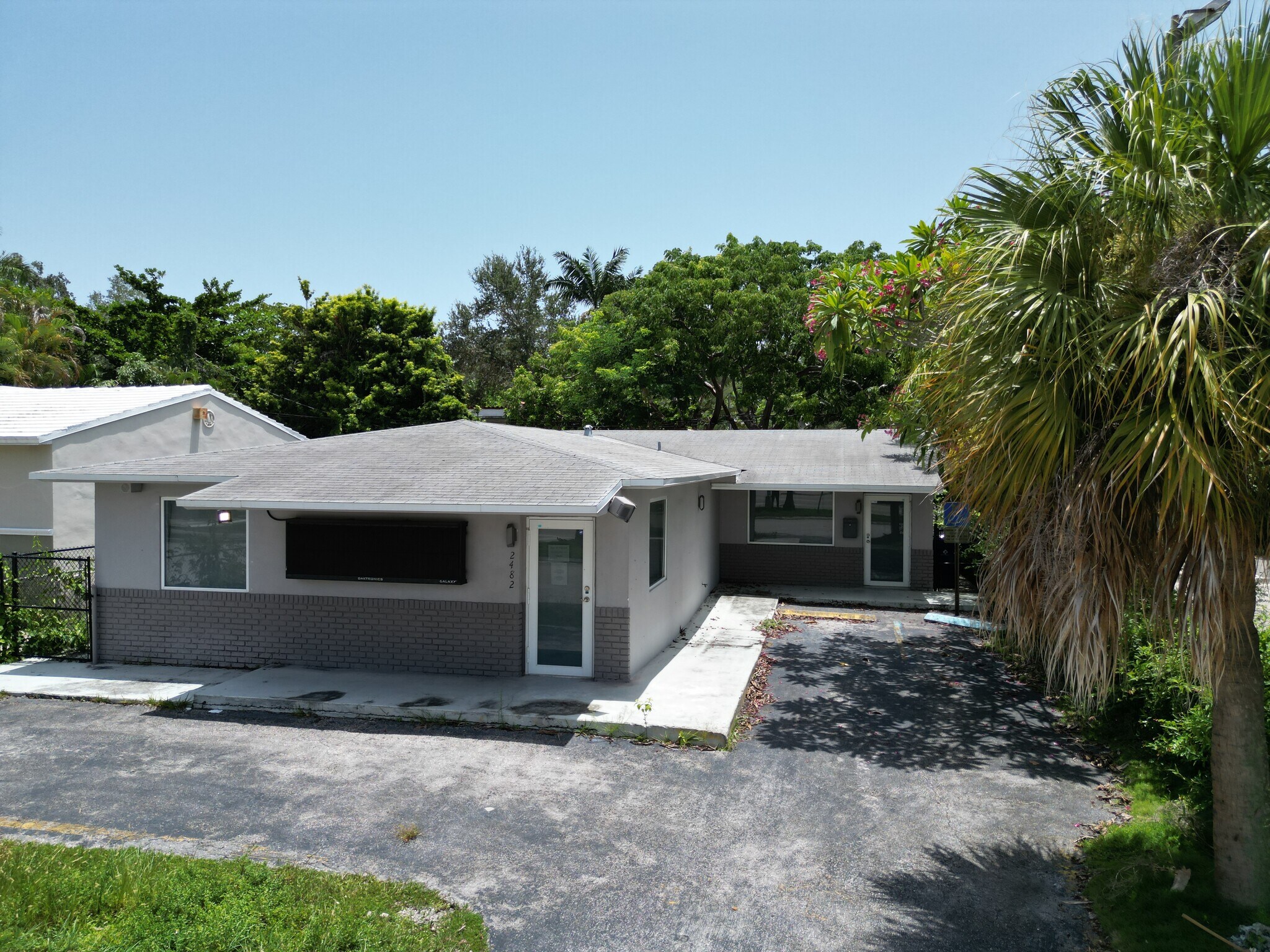 2482 SW 27th Ter, Miami, FL à vendre Photo principale– Image 1 sur 9