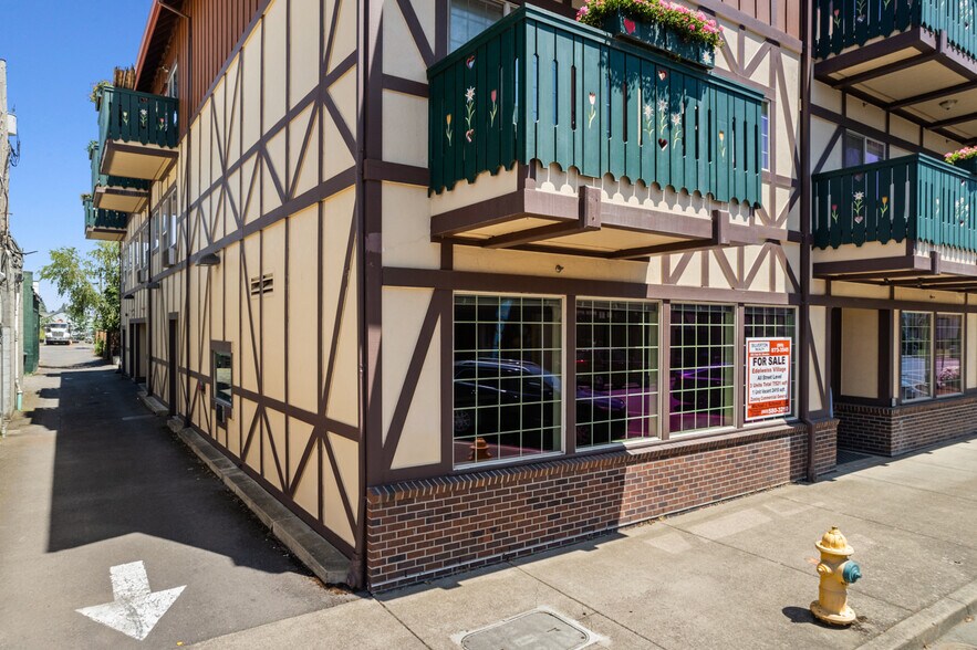 190 E Charles St, Mount Angel, OR à vendre - Photo de l’immeuble – Image 2 sur 11