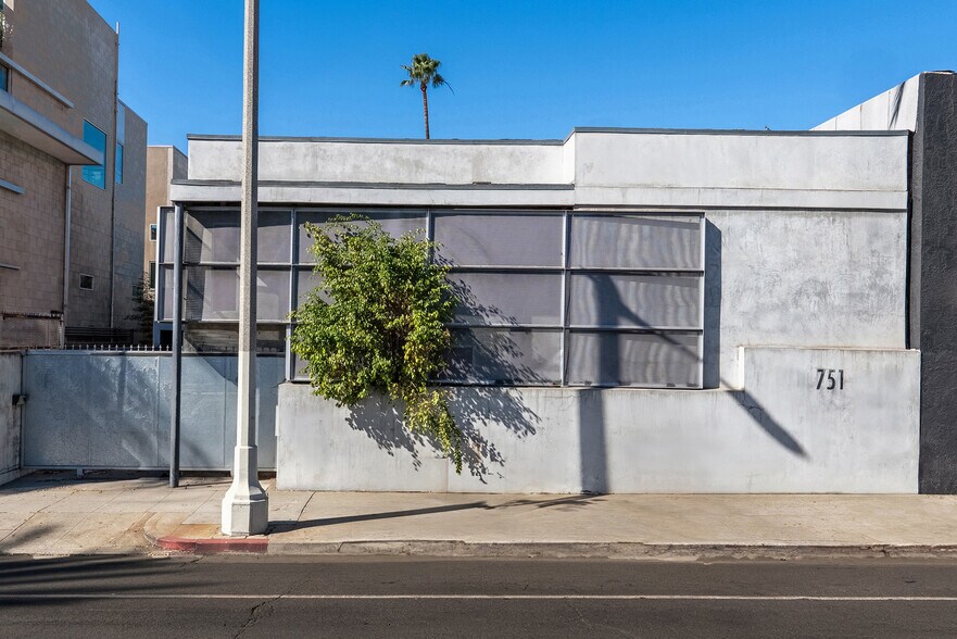 751 N Highland Ave, Los Angeles, CA à vendre - Photo de l’immeuble – Image 2 sur 12