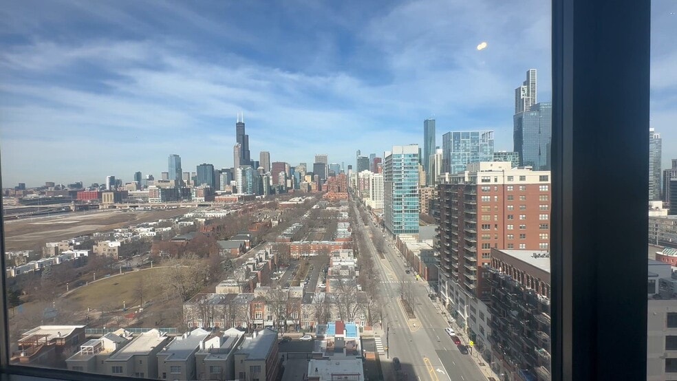 1701-1709 E 75th St, Chicago, IL à louer - Vidéo sur l’annonce professionnelle – Image 3 sur 11