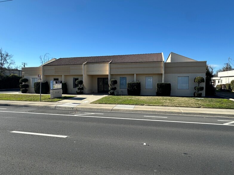 2301 Coffee Rd, Modesto, CA à louer - Photo de l’immeuble – Image 2 sur 7