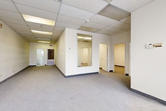 90A-90F Boul Brunswick, Dollard-des-Ormeaux, QC à louer Numérisation 3D Matterport– Image 1 sur 19