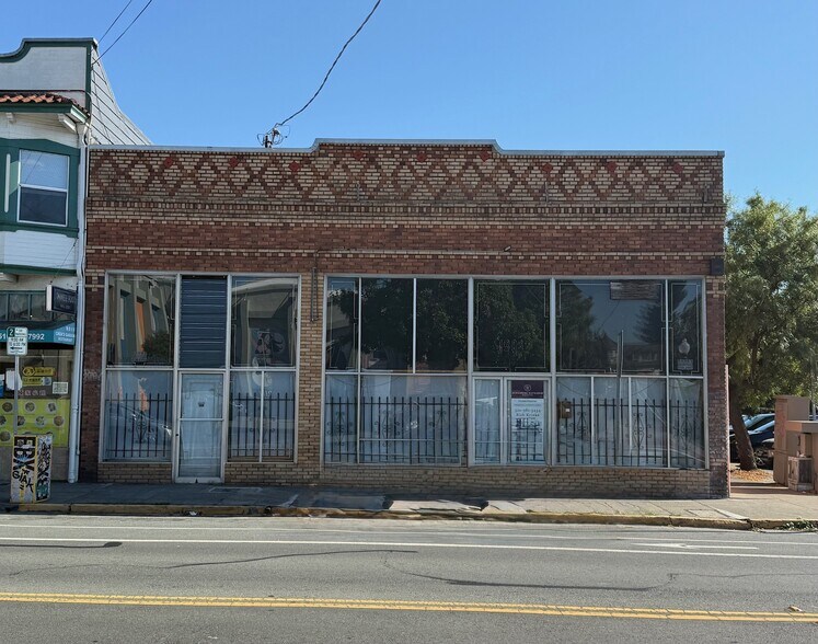 1806 Alcatraz Ave, Berkeley, CA à vendre - Photo principale – Image 1 sur 8