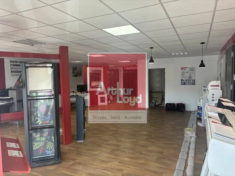 Local commercial dans Troyes à louer - Photo de l’immeuble – Image 3 sur 6
