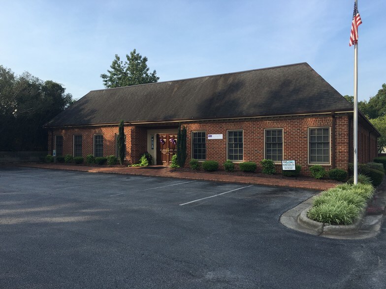 110 E Arlington Blvd, Greenville, NC à vendre - Photo de l’immeuble – Image 3 sur 19