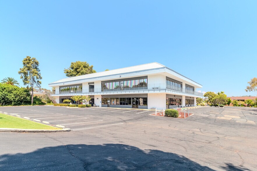 161 Thunder Dr, Vista, CA à louer - Photo de l’immeuble – Image 1 sur 5