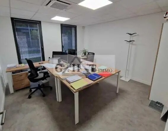 Plus de détails pour Local d’activités à vendre