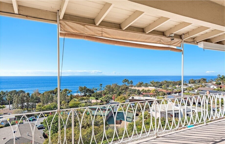 21722 Ocean Vista Dr, Laguna Beach, CA à vendre - Photo de l’immeuble – Image 2 sur 12