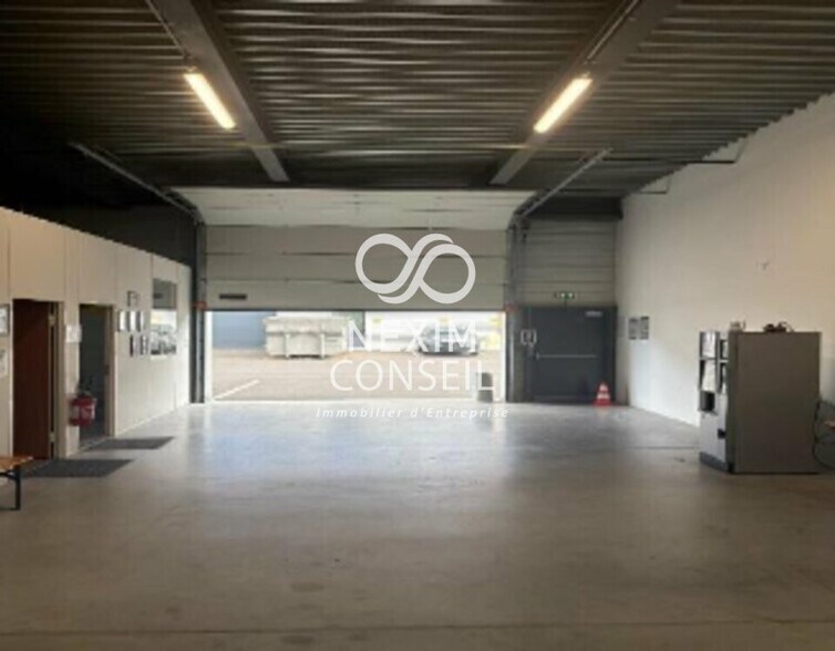 Industriel/Logistique dans Villeneuve-la-Garenne à louer - Photo de l’immeuble – Image 2 sur 8