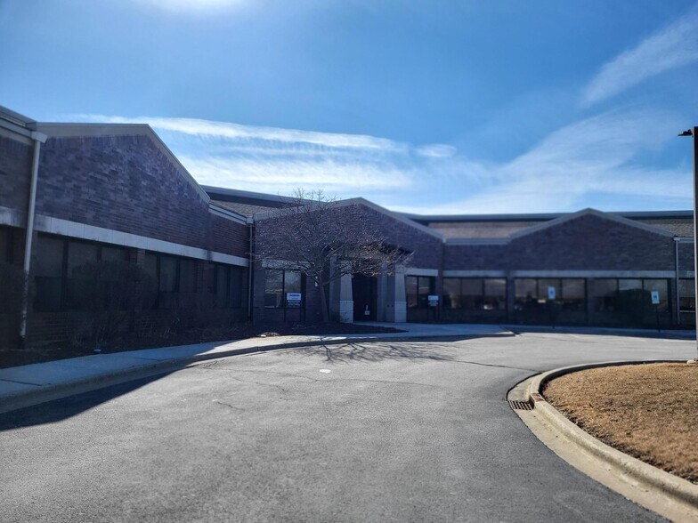 3200 W Higgins Rd, Hoffman Estates, IL à louer - Photo de l’immeuble – Image 3 sur 10