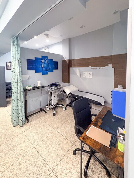 828 Utica Ave, Brooklyn, NY à louer - Photo de l’immeuble – Image 3 sur 5