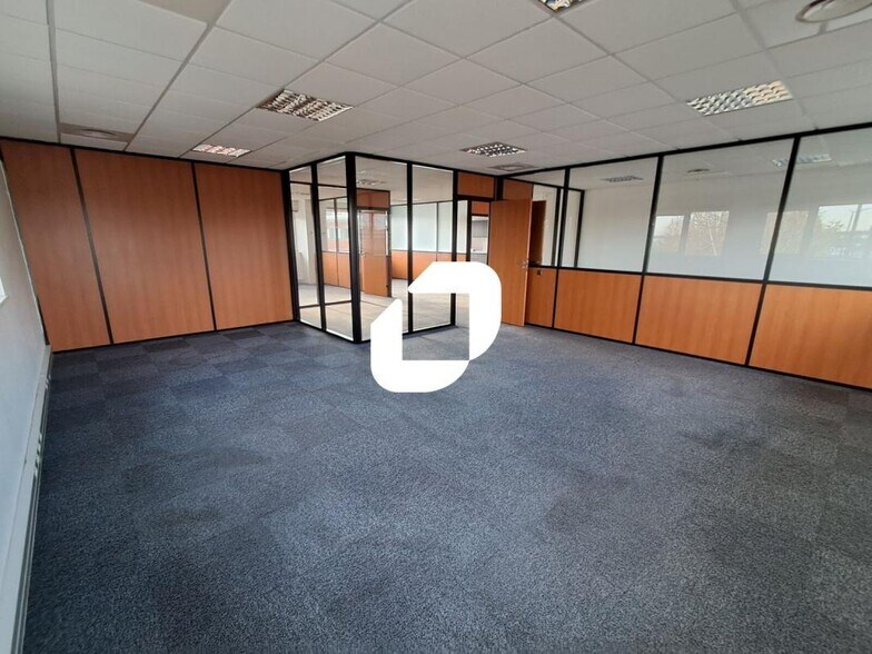Bureau dans Wambrechies à louer - Photo de l’immeuble – Image 2 sur 7
