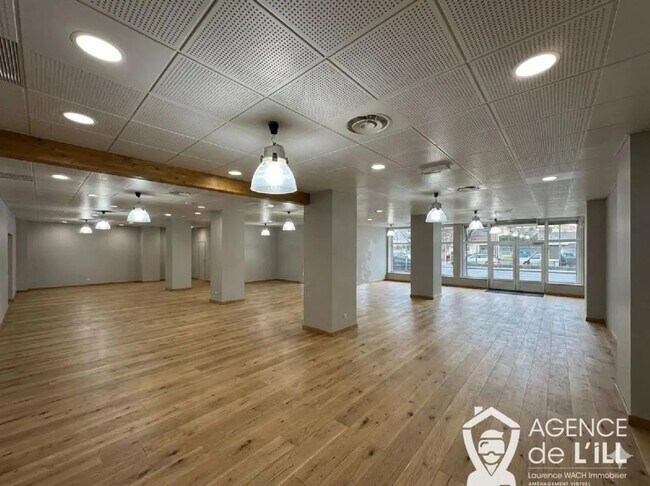 Plus de détails pour Local commercial à vendre