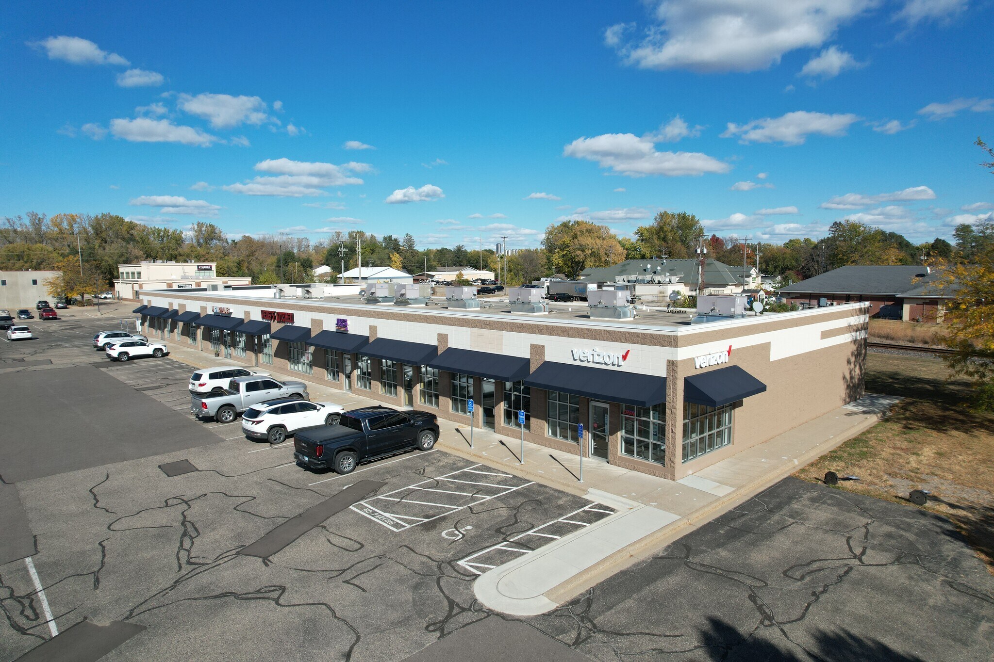 115 Elm St, Farmington, MN à louer Photo principale– Image 1 sur 3