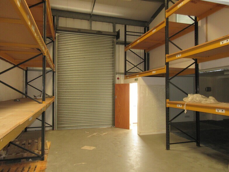 Unit A Henfield Business Park, Shoreham Road Road, Henfield à louer - Photo de l’immeuble – Image 3 sur 4