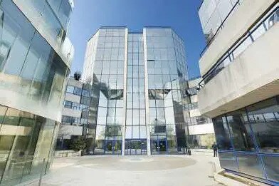 Bureau dans Suresnes à louer Photo de l’immeuble– Image 1 sur 8