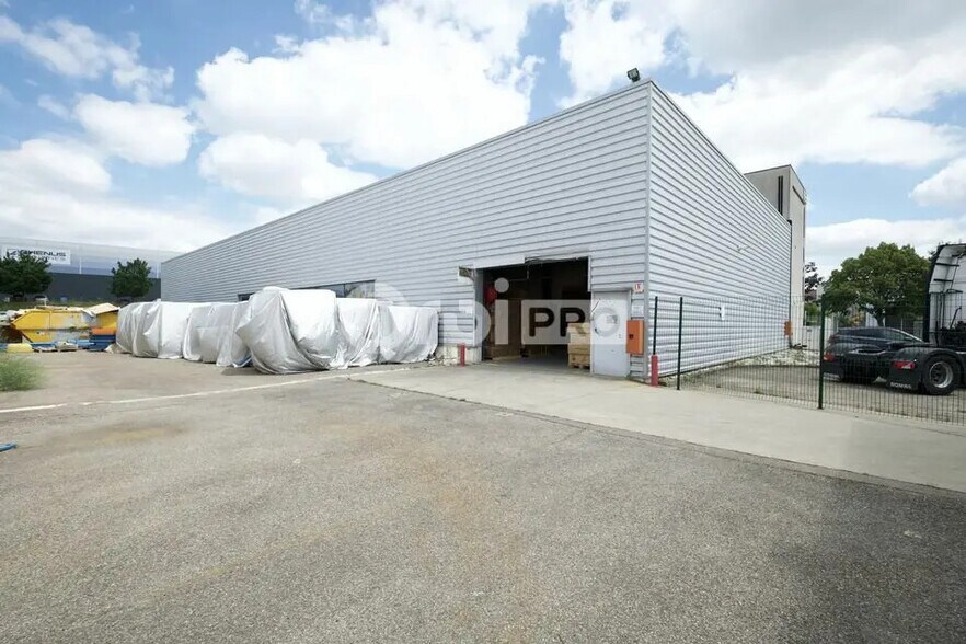 Local d’activités dans Chaponnay à louer - Photo de l’immeuble – Image 3 sur 16