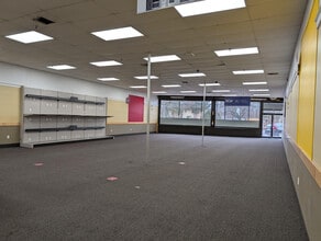 687-721 N Broadway, Amityville, NY à louer Photo intérieure– Image 2 sur 6