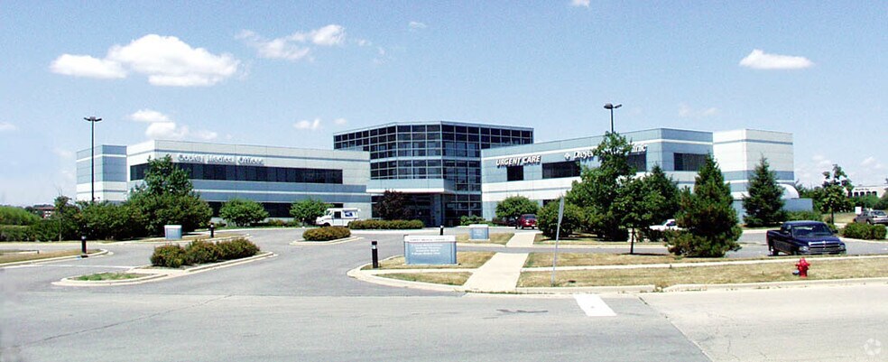 4050-4100 Healthway Dr, Aurora, IL à louer - Photo de l’immeuble – Image 2 sur 19