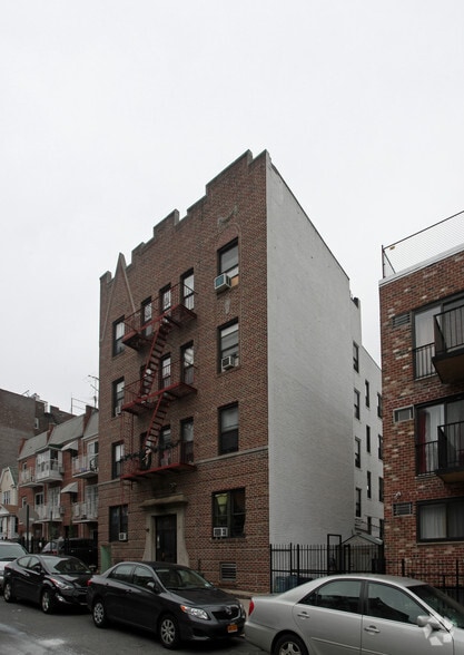 39-12 62nd St, Woodside, NY à vendre - Photo de l’immeuble – Image 2 sur 2
