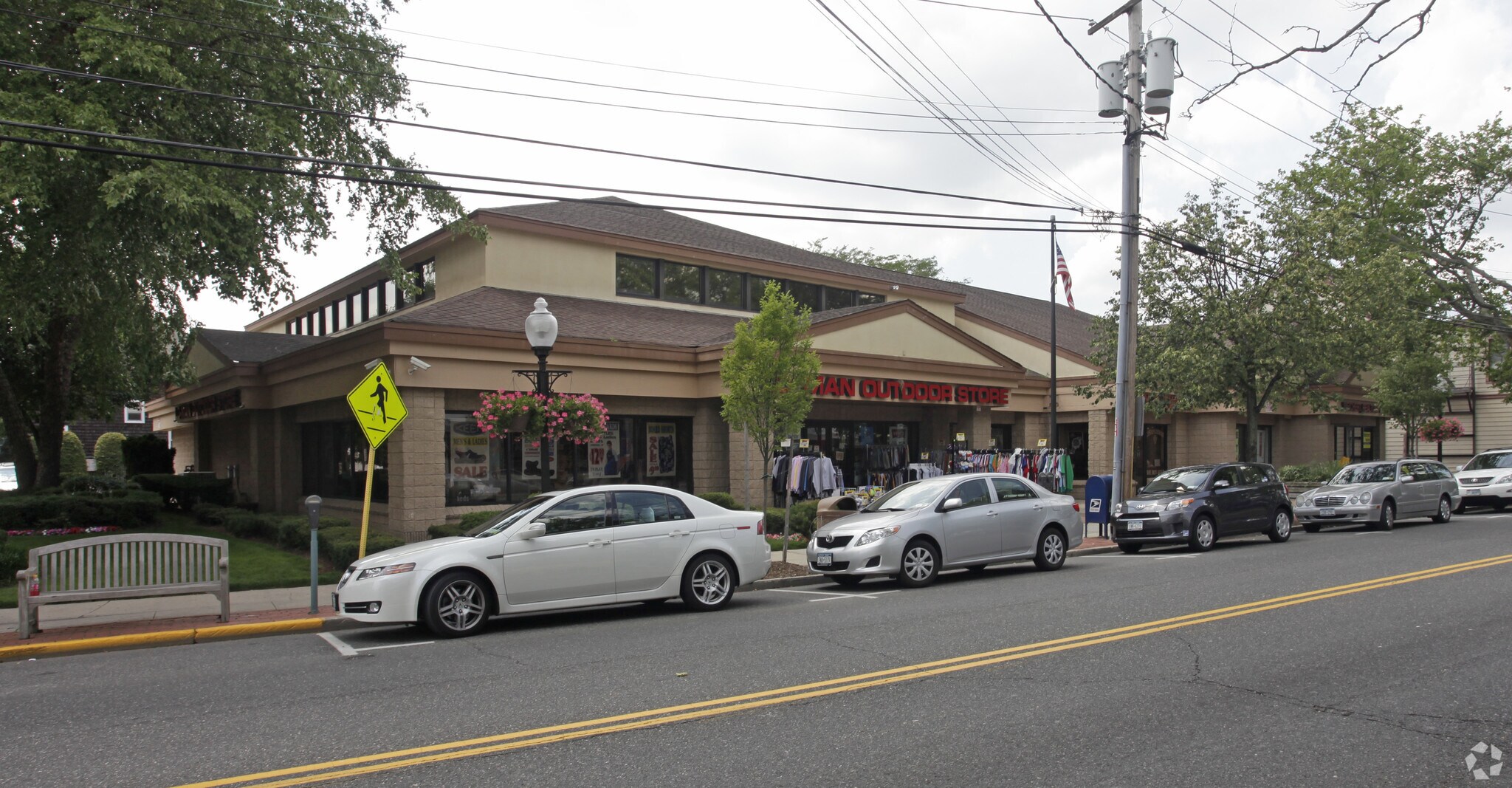 140-170 Deer Park Ave, Babylon, NY à louer Photo de l’immeuble– Image 1 sur 25