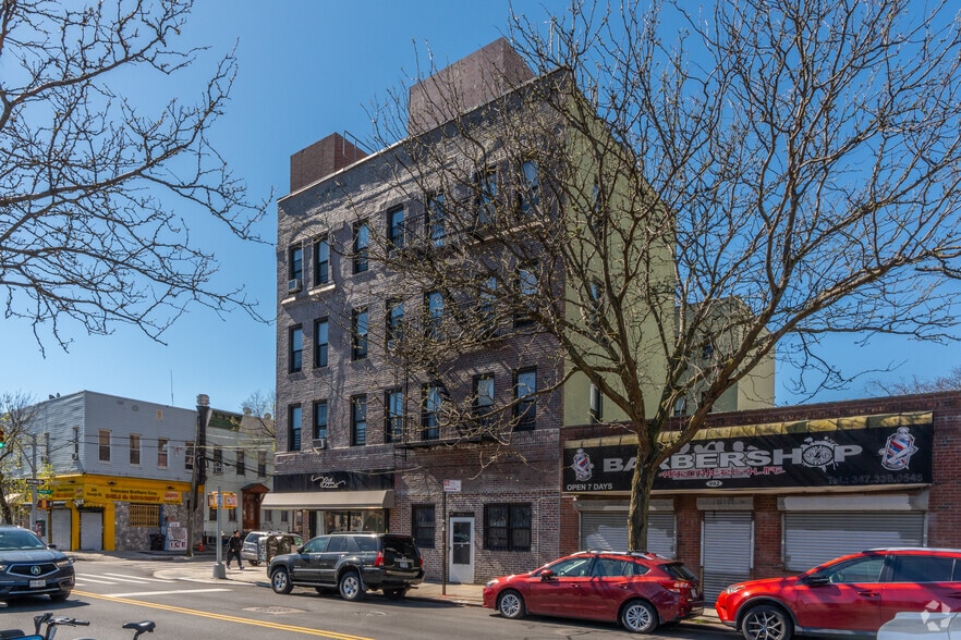 996 Cypress Ave, Ridgewood, NY à vendre - Photo de l’immeuble – Image 3 sur 4