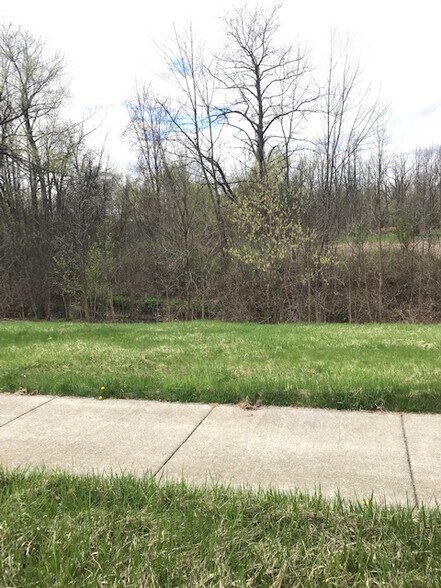 1386 Hathaway Dr, Farmington, NY à vendre - Photo de l’immeuble – Image 2 sur 16