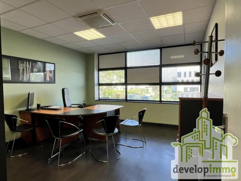Bureau dans Saint-Contest à vendre - Photo de l’immeuble – Image 1 sur 6