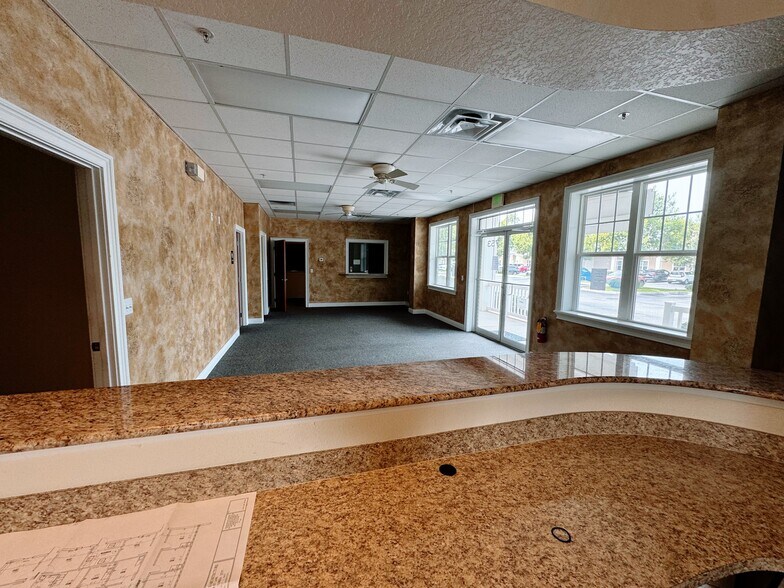 753 County Road 466 rd, Lady Lake, FL à vendre - Photo de l’immeuble – Image 3 sur 11