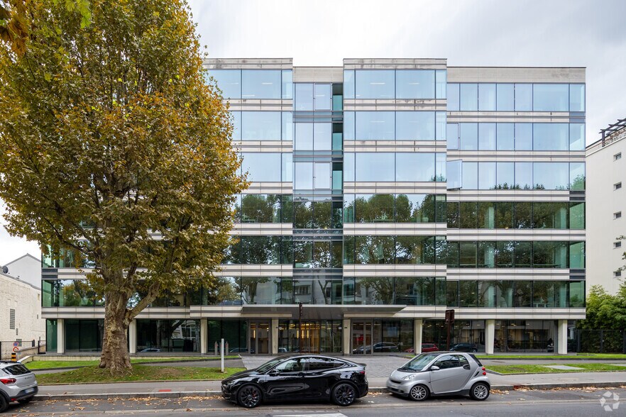 Bureau dans Neuilly-sur-Seine à louer - Photo de l’immeuble – Image 1 sur 3