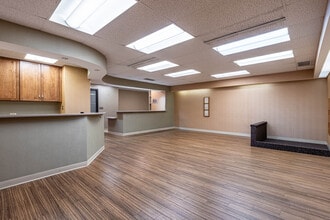 9301 Golf Rd, Des Plaines, IL à louer Photo intérieure– Image 2 sur 25