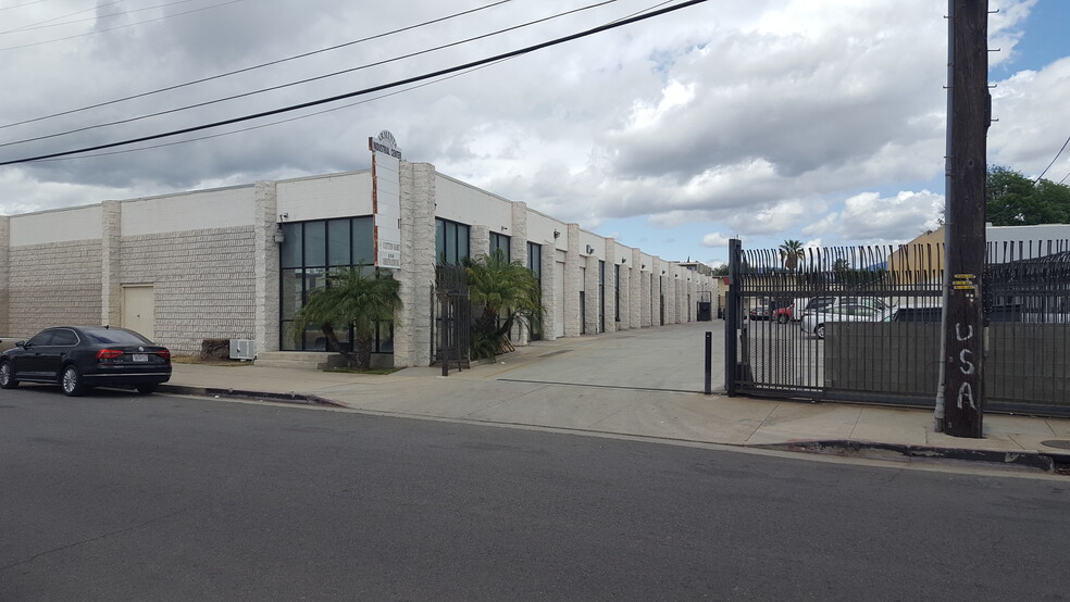 14701 Arminta St, Panorama City, CA à louer - Photo de l’immeuble – Image 1 sur 4