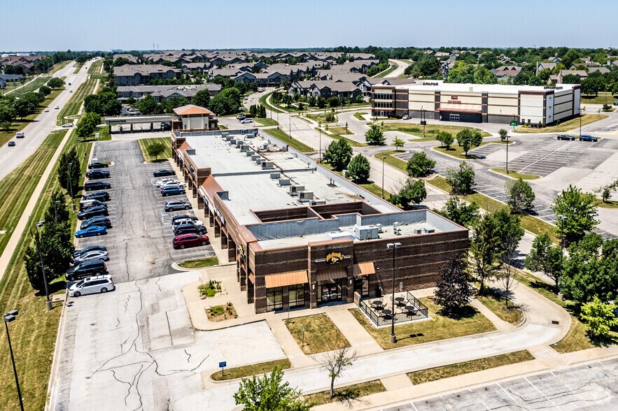 12210 W 135th St, Overland Park, KS à vendre - Photo de l’immeuble – Image 3 sur 3